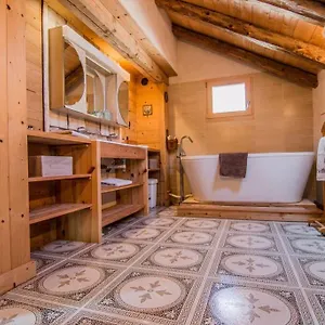 Beautiful, Atypical Loft In The Aravis , Les Clefs France
